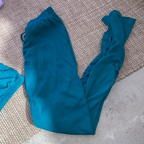 Stylish 2pc Set - Picture 4 of 4